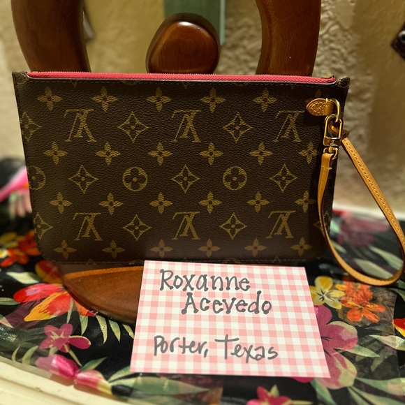 Louis Vuitton Neverfull Pouch - Picture 2 of 12
